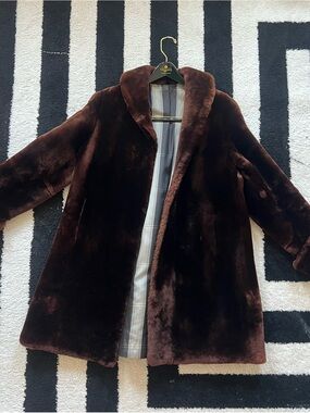 Vintage shearling Mouton fur Coat - Classic Women's Jacket